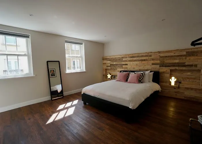N5 Townhouse, Brighton Sleeps 20