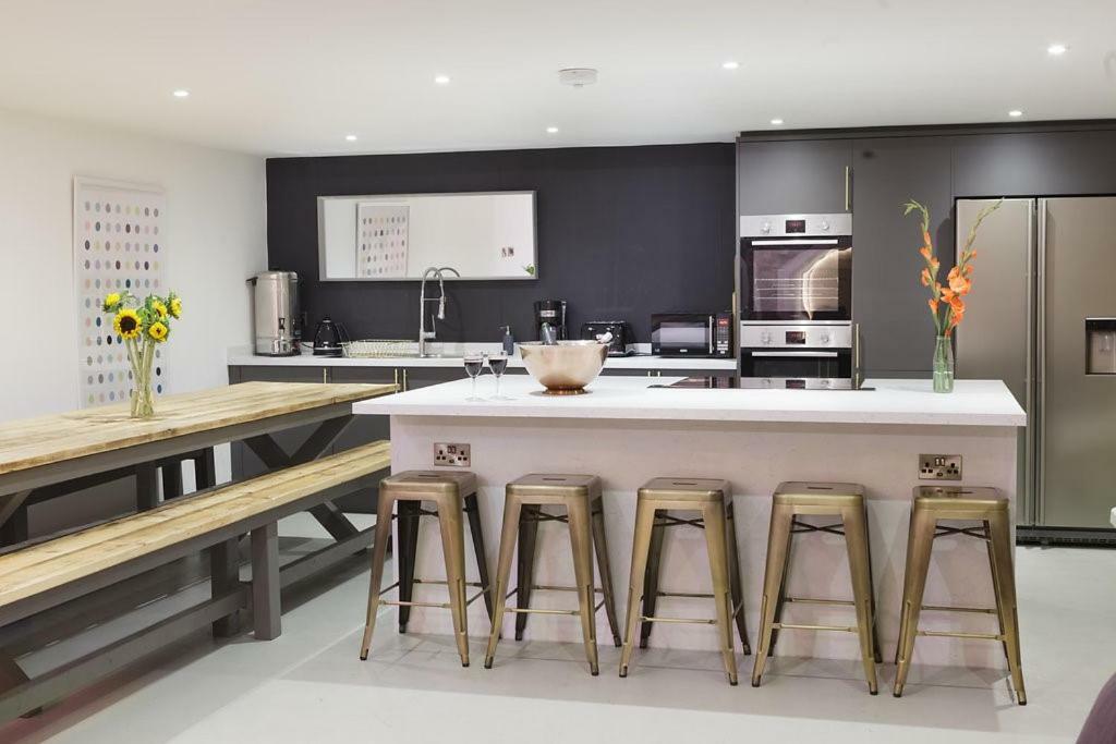 N5 Townhouse, Sleeps 20 Holiday home