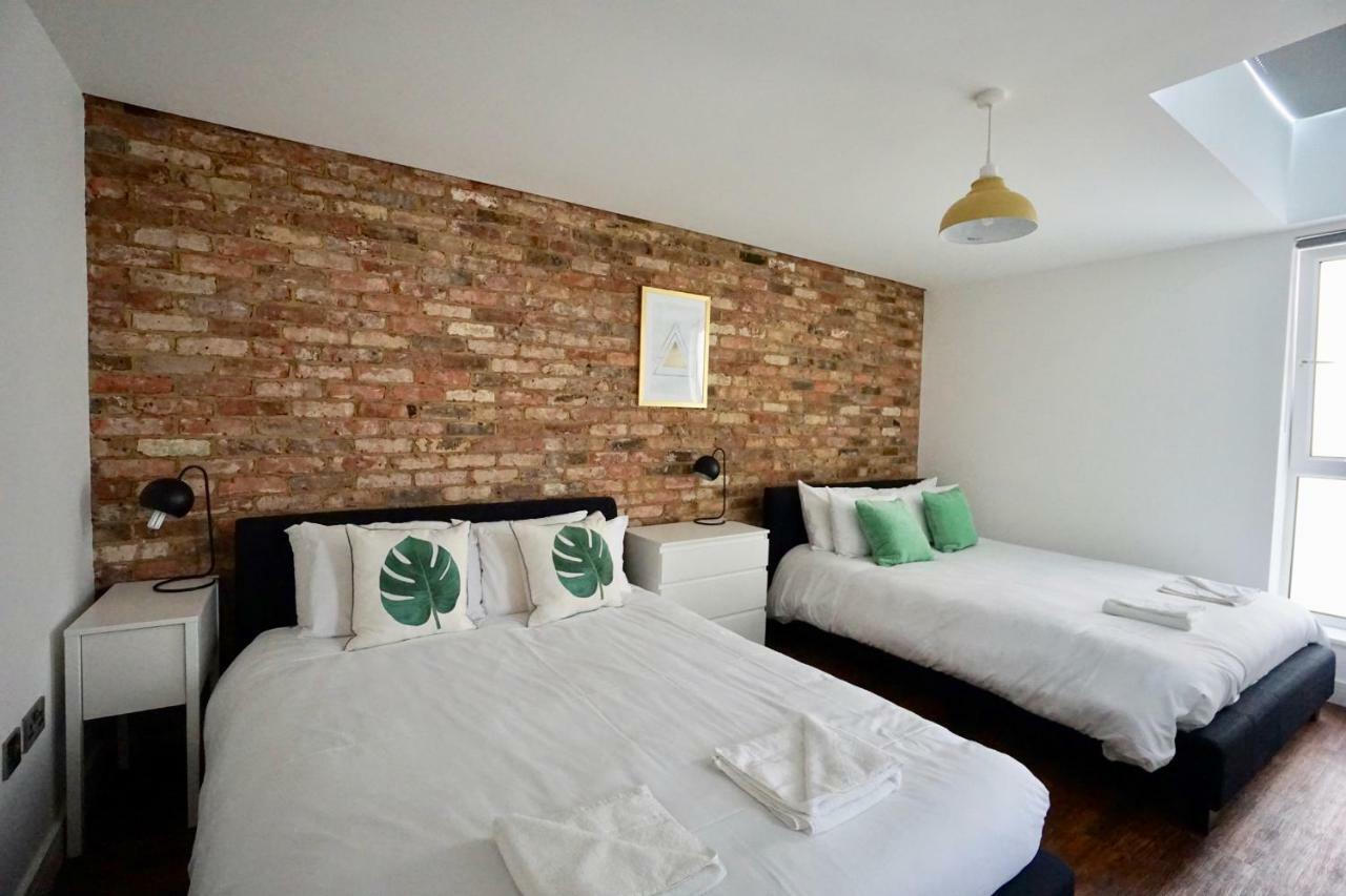 N5 Townhouse, Sleeps 20 *